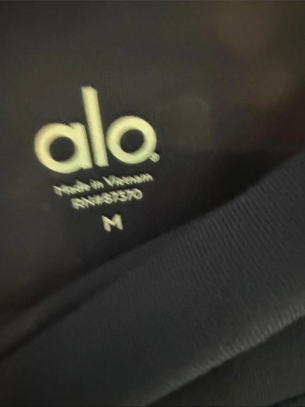 ALO Yoga classic nay